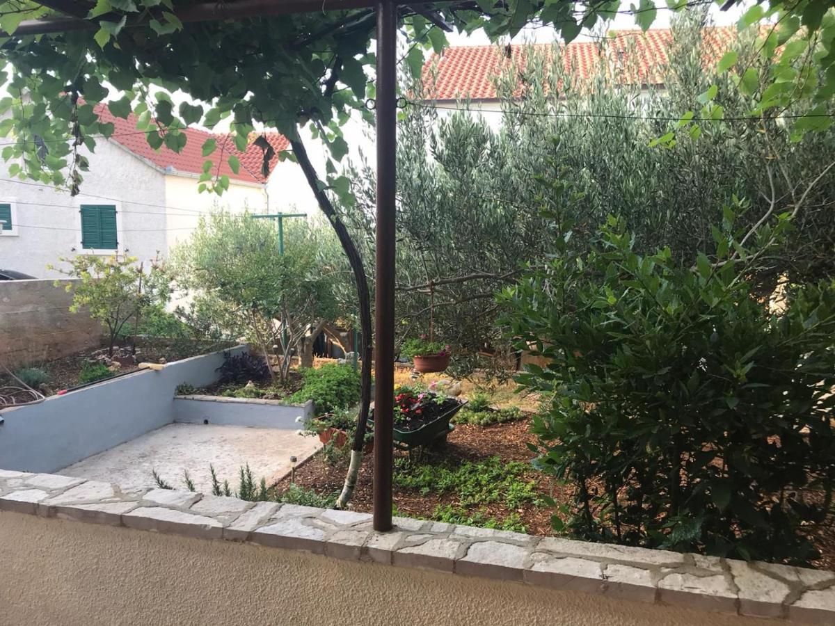 Apartmani Katarina Bol Eksteriør bilde